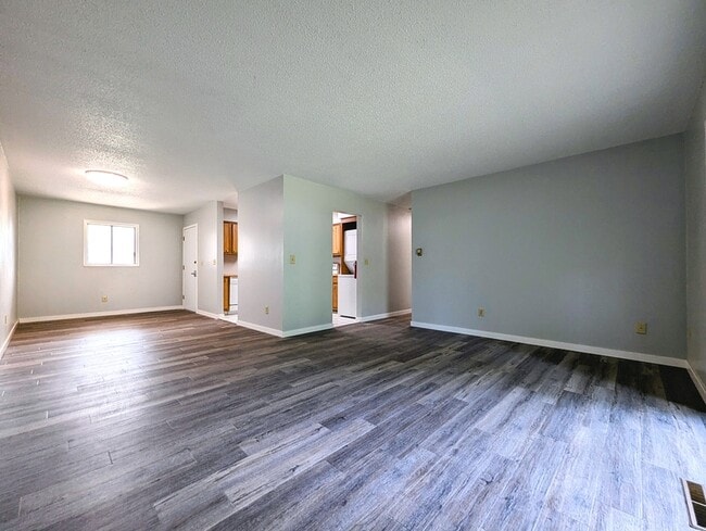 Building Photo - 310 N 11th St