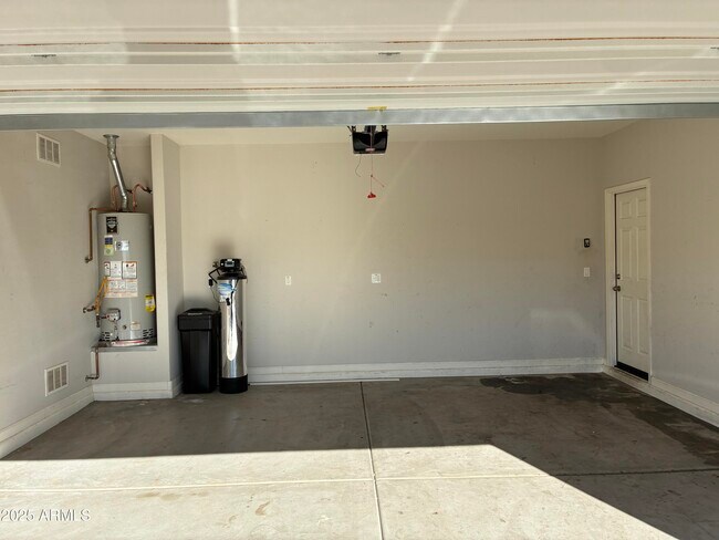 Building Photo - 69 S 195th Ln