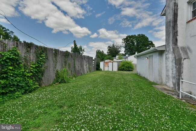 Building Photo - 422 Willow Grove Ave