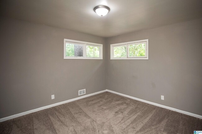 Building Photo - 656 Kenwood Dr