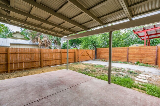 Building Photo - 1 Bedroom Duplex in Tobin Hill