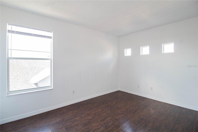 Building Photo - 667 Downing Cir