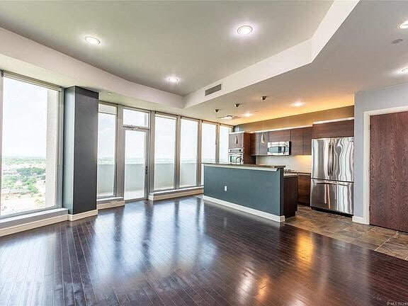 Building Photo - 5900 Mosteller Dr