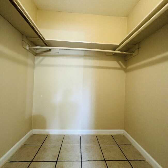 Building Photo - Spacious 2-Bedroom | 1 Bathroom Apartment at The Legacy in Nederland, TX!