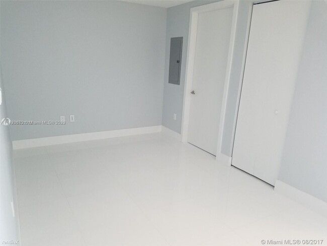 Building Photo - 2 br, 2 bath Condo - 1300 S Miami Ave Unit...