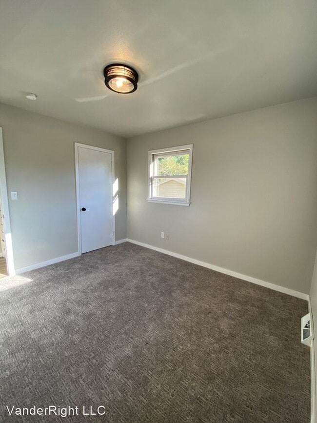 Building Photo - 3 br, 2.5 bath House - 2708 S Kiwanis Ave