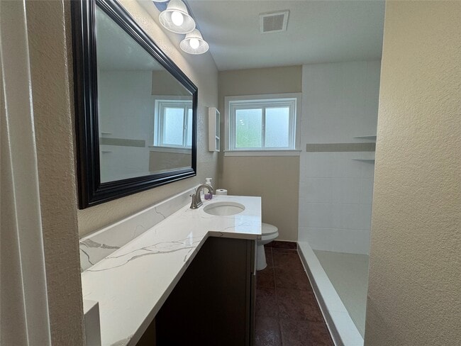 Building Photo - 6645 Lodge St