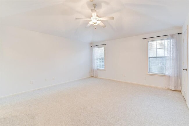 Building Photo - 6012 Kirby Dr
