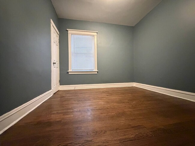 Building Photo - Updated 4 Bedroom Home with Off-Street Parking