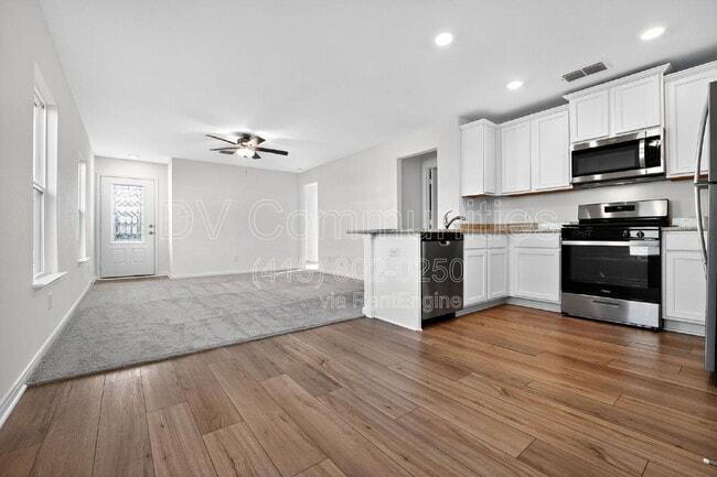 Building Photo - 582 Gabbro Gdns