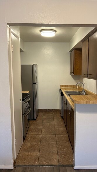 kitchen - 8067 Meadow Rd