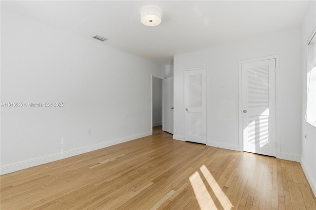 Building Photo - 1244 SW 13th Ave