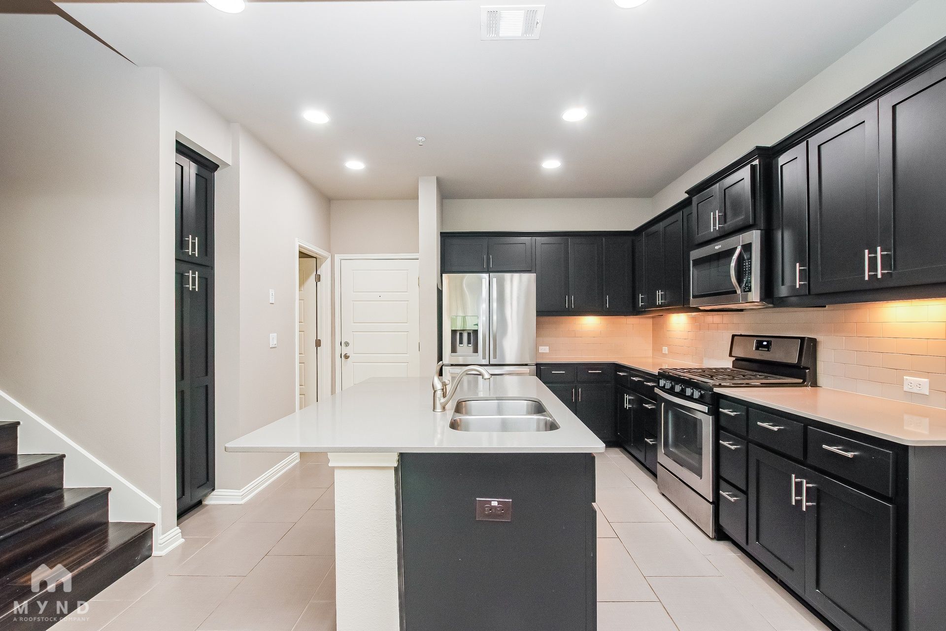 Building Photo - 13800 Lyndhurst St