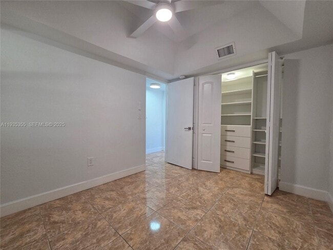 Building Photo - 6240 SW 21st St