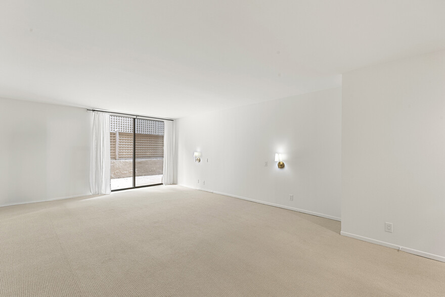 Building Photo - 1520 S Beverly Glen Blvd