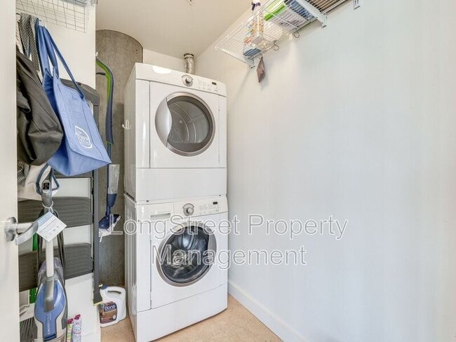 Building Photo - 1926 W Burnside St