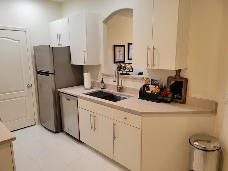 Building Photo - 6900 E Princess Dr