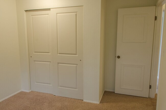 Building Photo - 3bd/2.5ba Issaquah Home