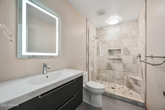 Building Photo - 3853 E Sabra Ln