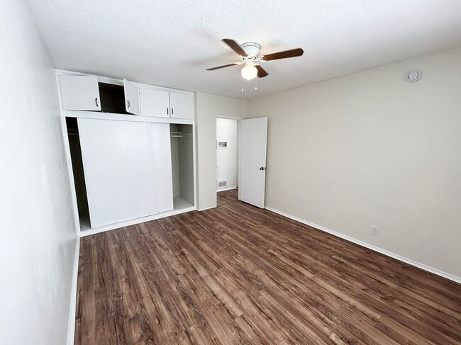 Building Photo - 10237 Commerce Ave