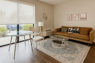 Building Photo - 2301 Ingersoll Ave