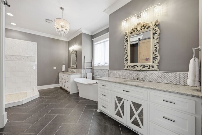 Building Photo - LUART MANOR – Luxury Furnished Short & Mid-Term Rental