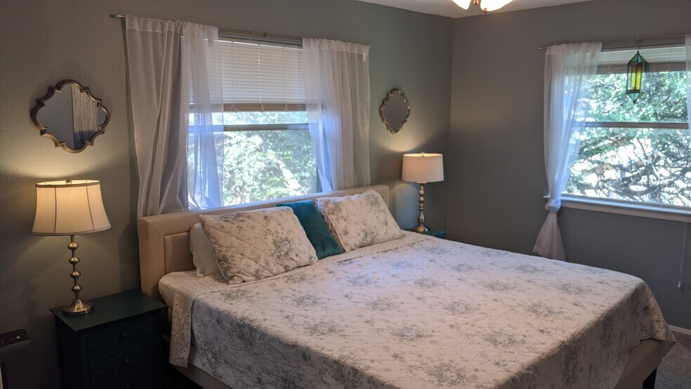 Main bedroom - 1702 Waterloo Trl