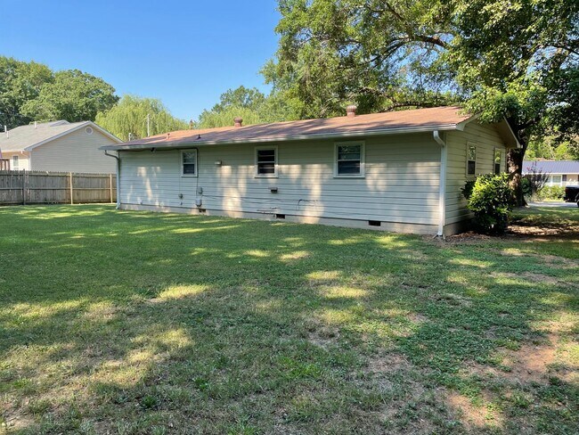 Building Photo - Updated 3/1 House in Lindale $1,295