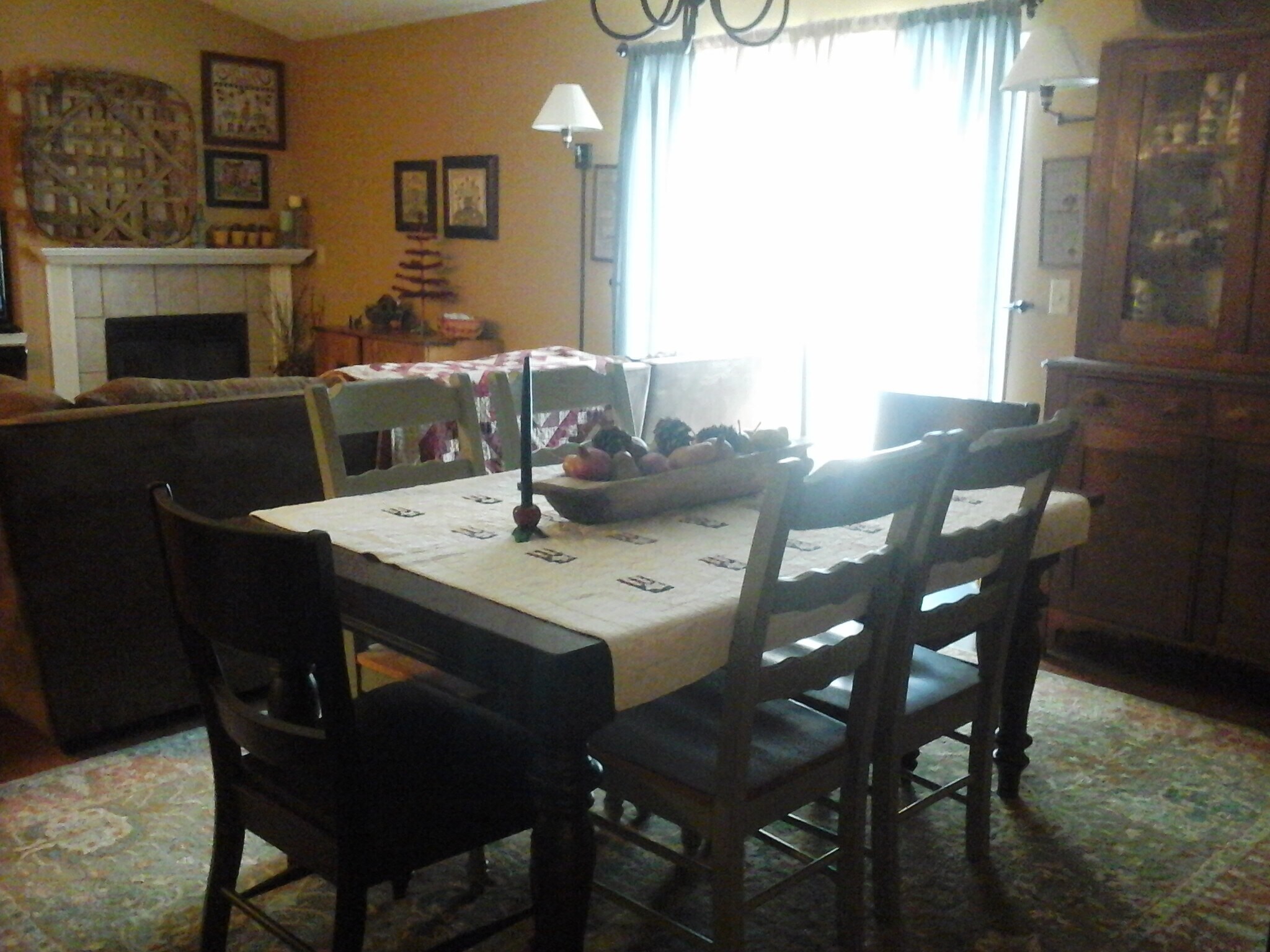 dining and living area - 915 Pope Street