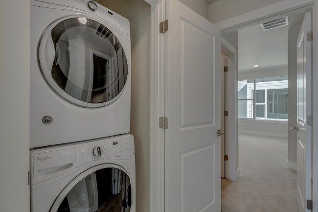 Building Photo - 1908 Hooker St