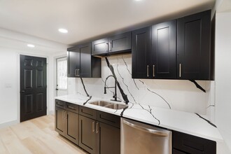 Building Photo - MOVE-IN READY 3BR/2BA Home in Prime Largo ...