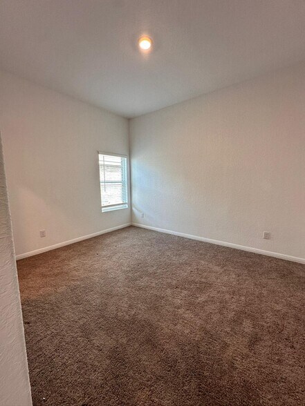 Building Photo - 15126 Nettleton Ml