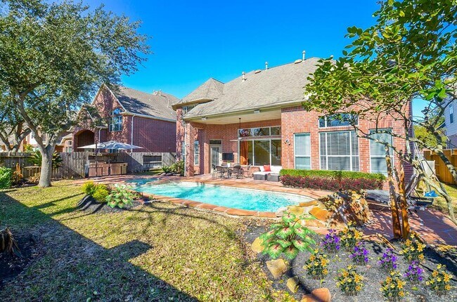 Building Photo - 5835 Stratford Gardens Dr