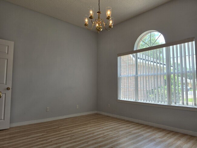 Building Photo - 6900 Calle De Caballero