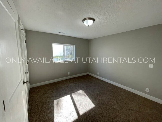 Building Photo - 947 S 900 W