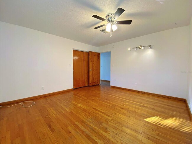 Building Photo - 902 S Scenic Hwy