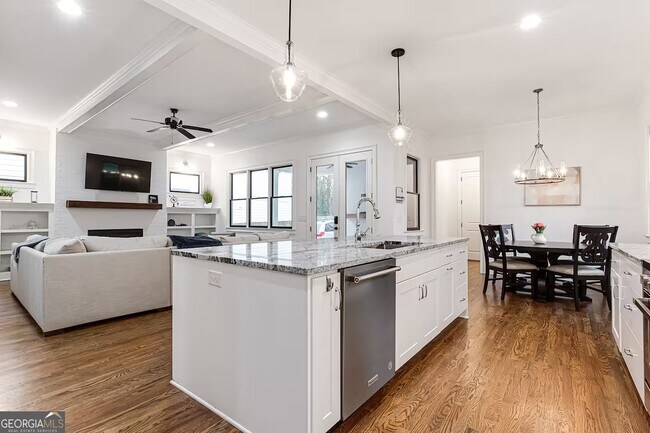 Building Photo - 222 Kirkwood Rd NE