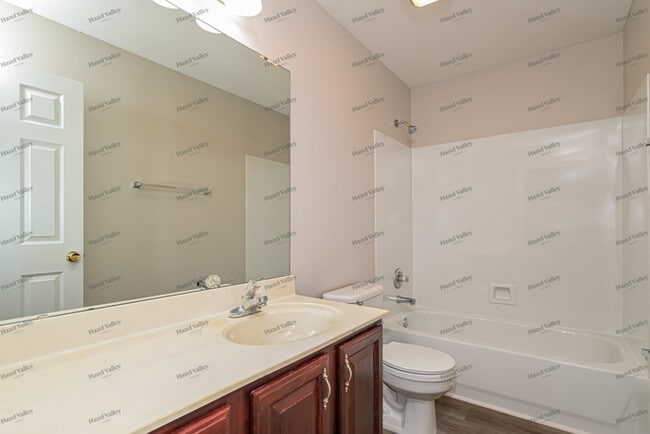 Building Photo - 4 Sunset Green Ct