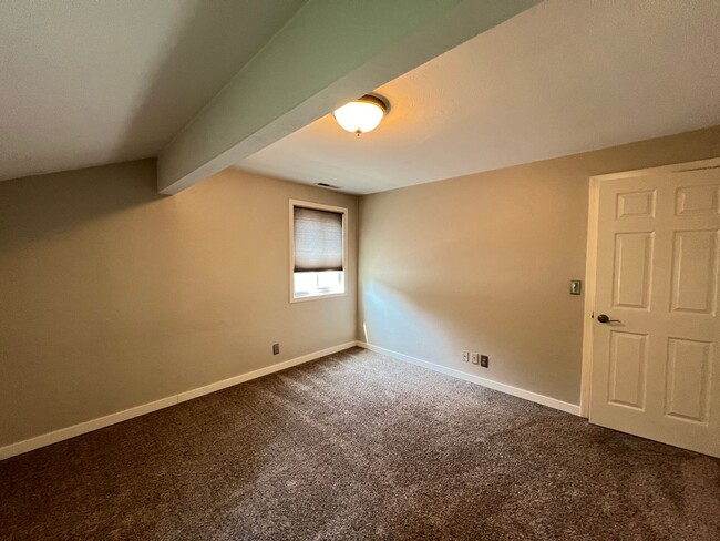 Building Photo - $300 OFF Move in Costs!  Elegant Four Bedr...