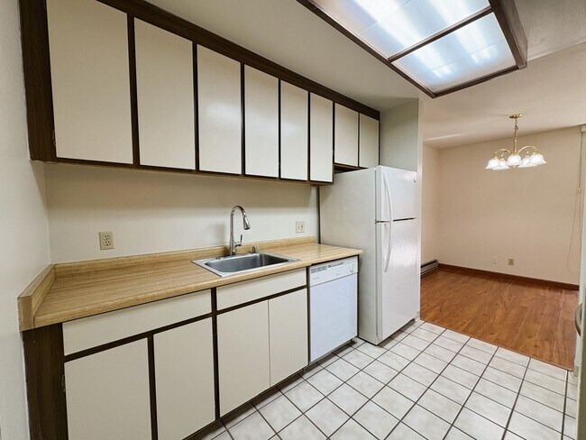 Building Photo - Charming 2BR/2BA Condo Steps from Downtown Mountain View