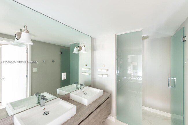 Building Photo - 400 Sunny Isles Blvd