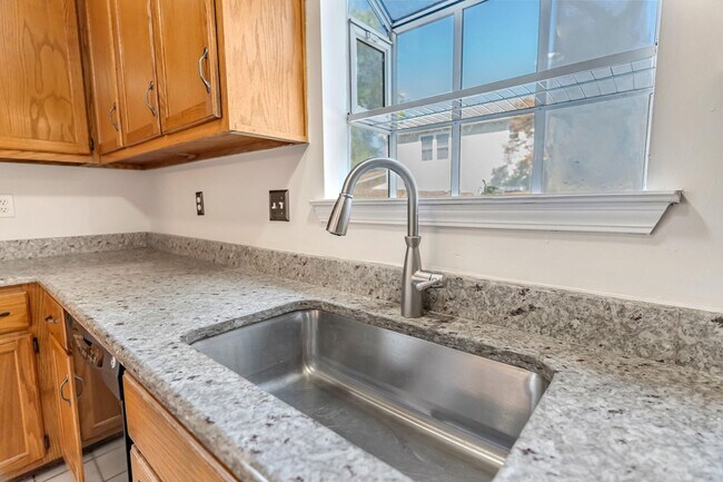 Building Photo - 3 Bedroom in Bluewater Bay!