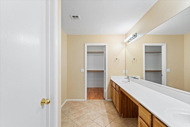 Building Photo - 6349 W Desert Hollow Dr