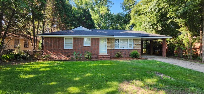 Building Photo - 3 bedroom home near base