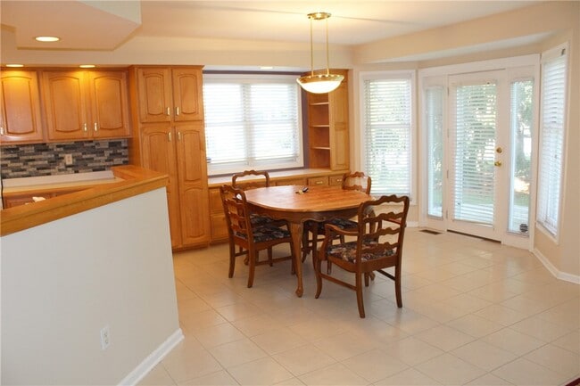 Building Photo - 121 Brittany Cir