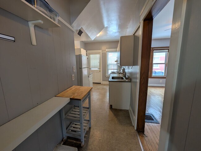 Building Photo - 5807-5807 Franklin Blvd