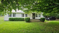 Building Photo - 1+Acre in the country! 2 bed/1.5 Bth- NO C...