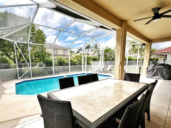 Building Photo - 1901 Cedar Ct