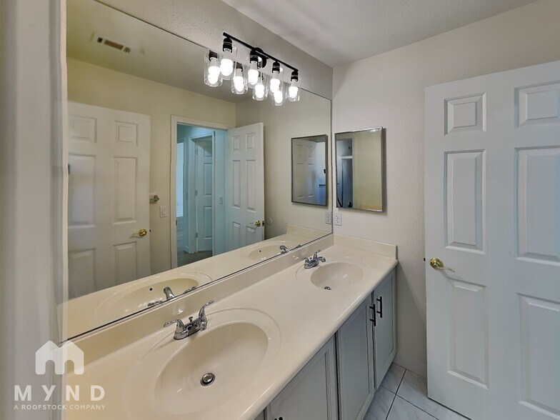 Building Photo - 1709 Wandering Winds Way