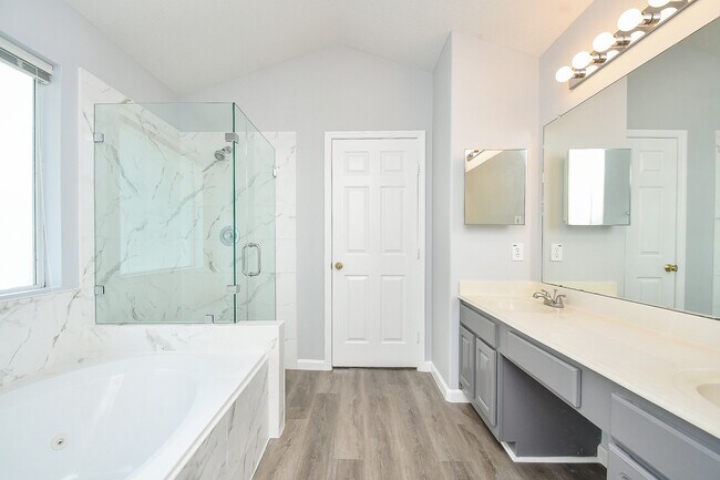 Building Photo - 215 Windrift Ct